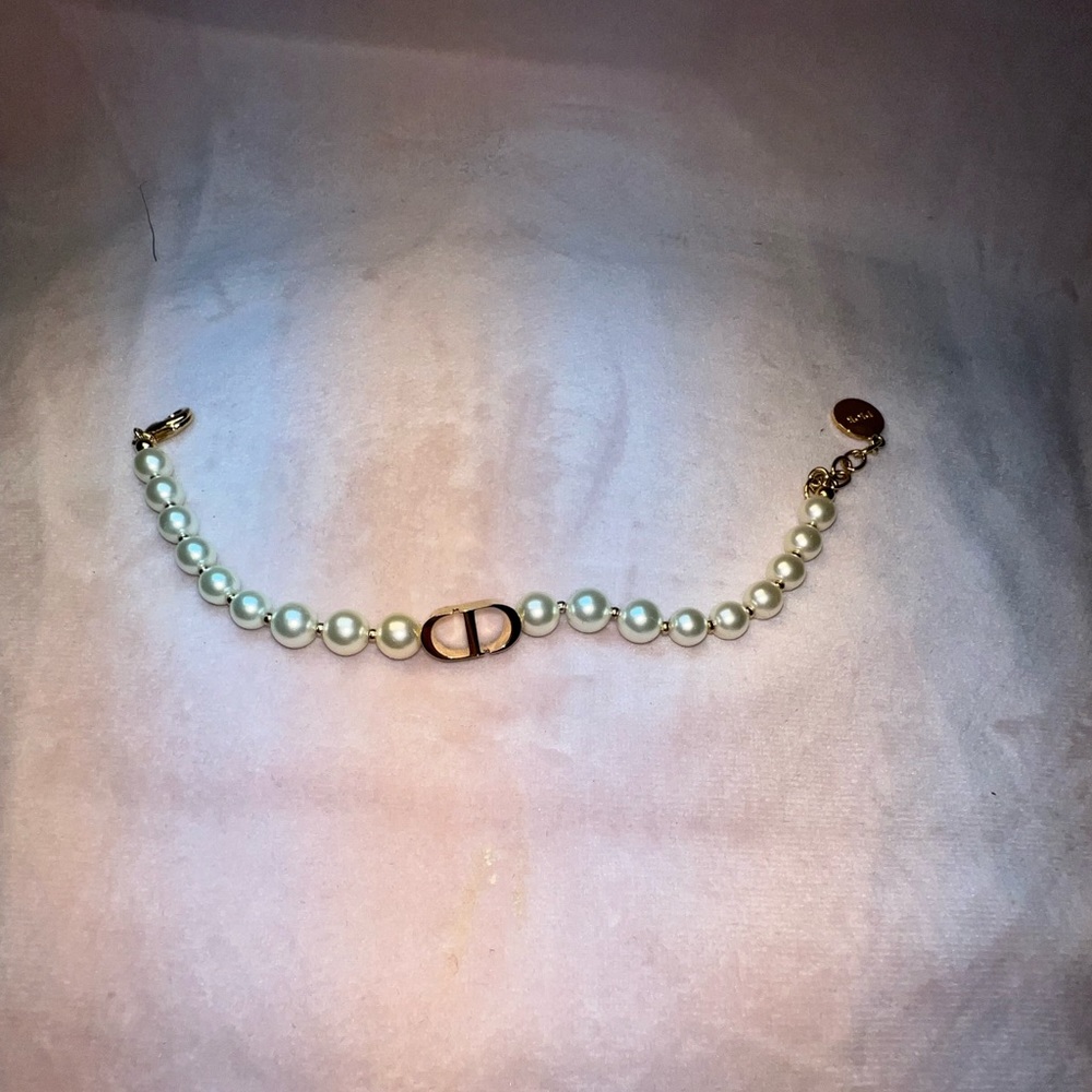 Christian Dior 30 Montaigne Bracelet
Gold-Finish Metal and White Resin Pearls